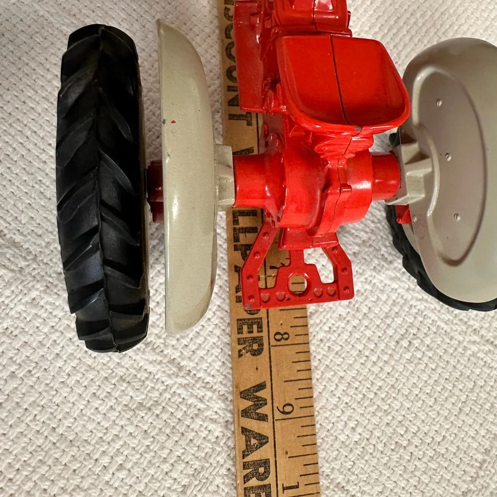 VTG Ertl Ford 901 Select O Speed Tractor Diecast 1/16 Scale Red Farm Toy